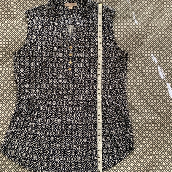 Dress Barn sleeveless blouse. Size Medium. - Picture 5 of 5